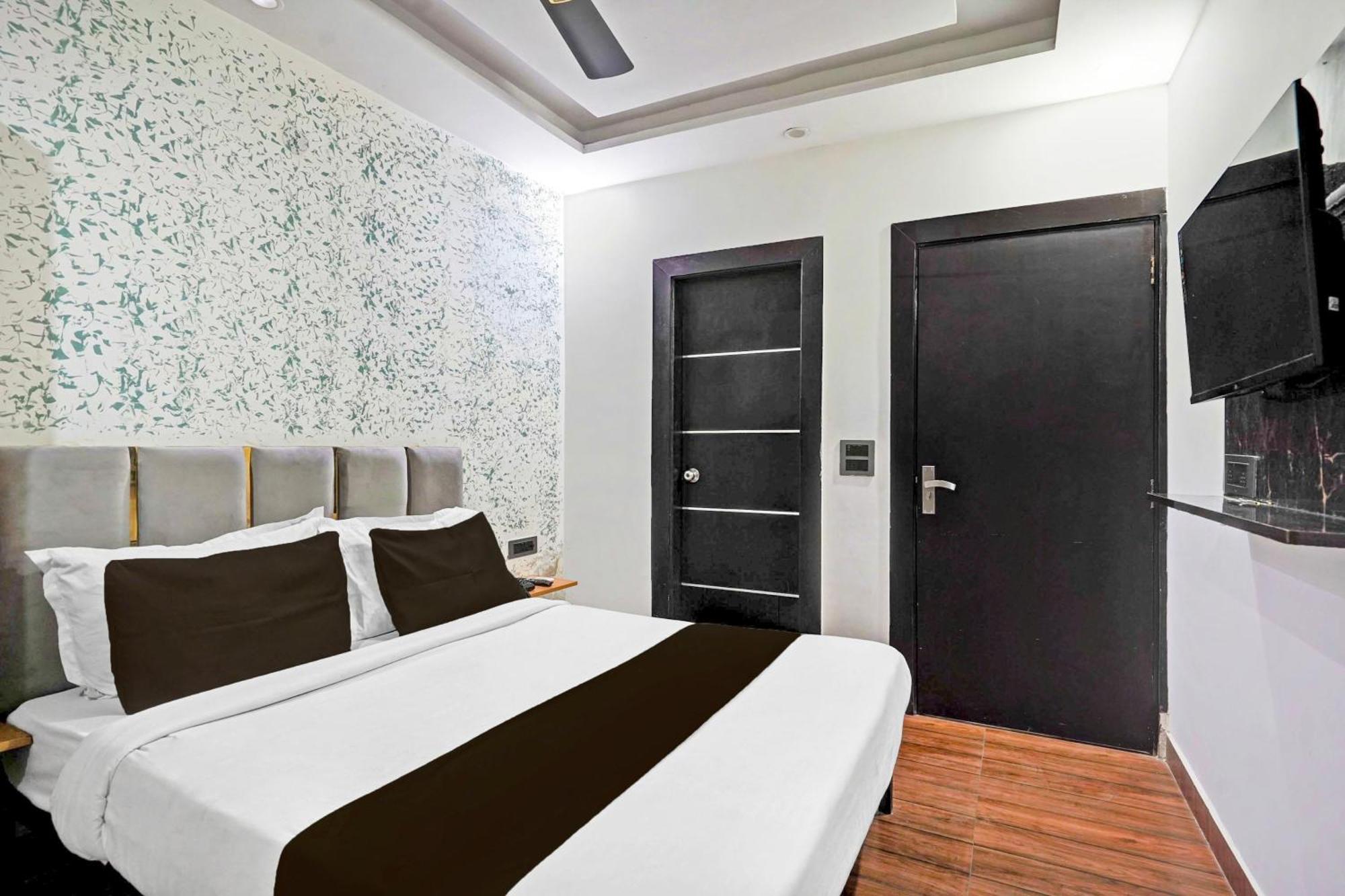 Twamev Residency Hotel Ню Делхи Екстериор снимка